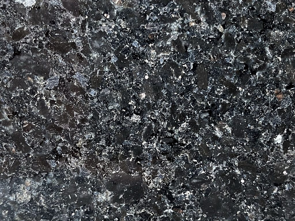 Fresh Black Galaxy Granite Stone Slabs and Countertops