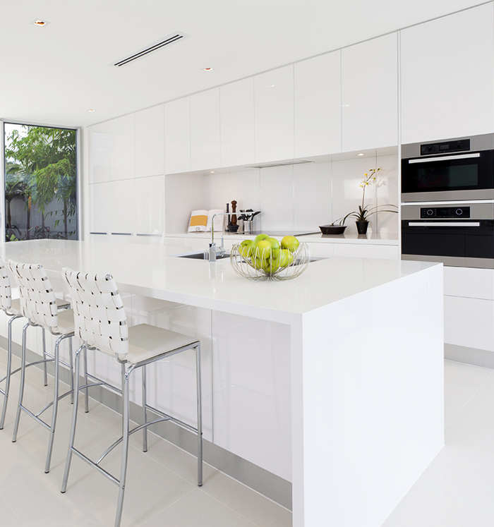 White Quartz 1010 for Kitchen Countertops with White Cabinet
